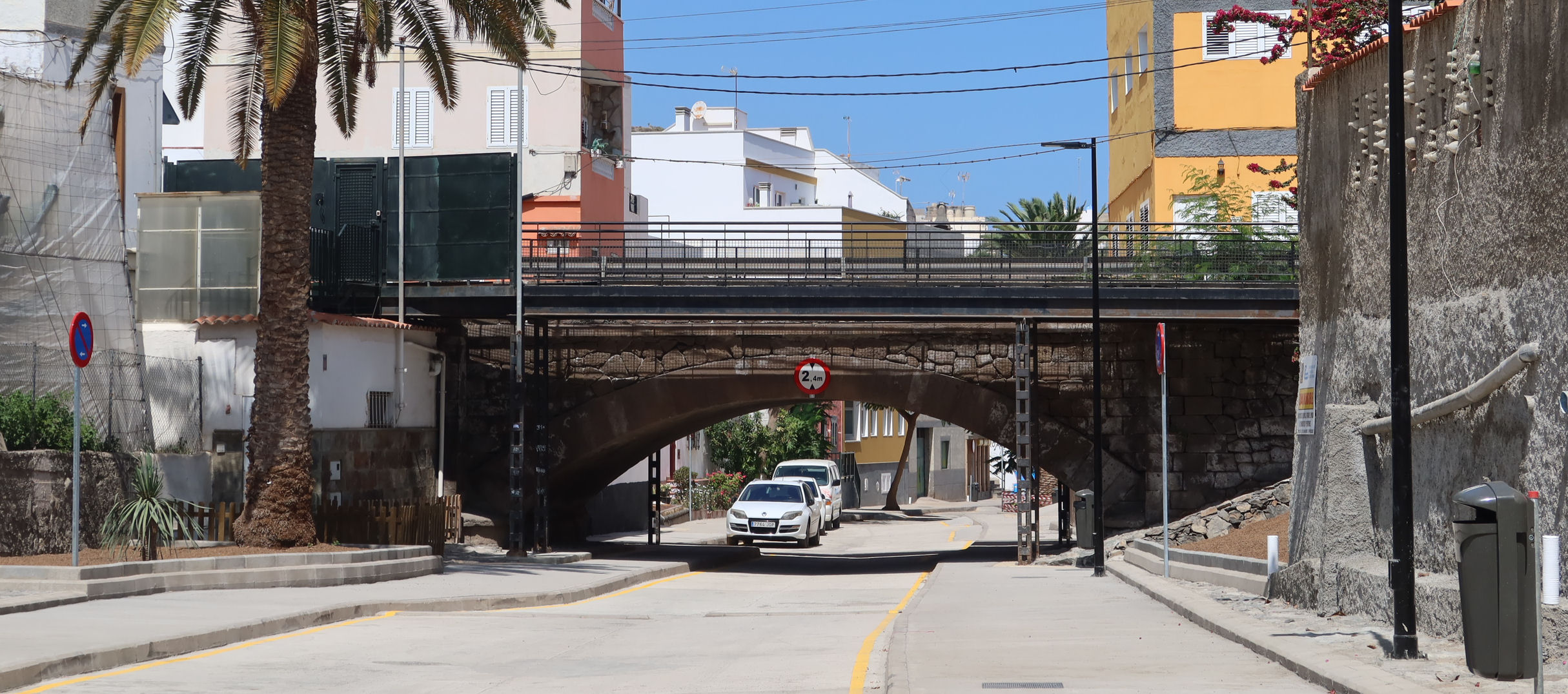 Imagen de El Ayuntamiento firma el contrato con el que se finalizará la pavimentación del cauce del Barranco de   Bañaderos