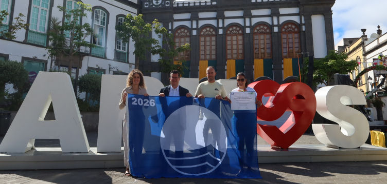 Imagen de Arucas recibe sus dos Banderas Azules y...